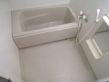 Bath. Bathtub even larger, It is spacious size