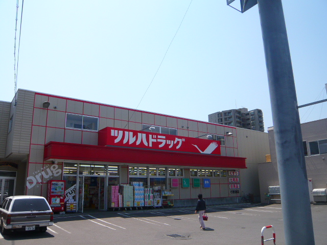 Dorakkusutoa. Tsuruha drag Gyokei through shop 442m until (drugstore)