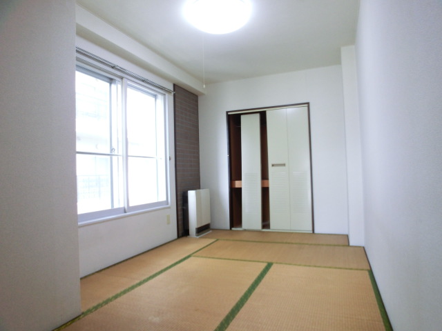 Other room space.  ☆ Quaint Japanese-style room ☆ 