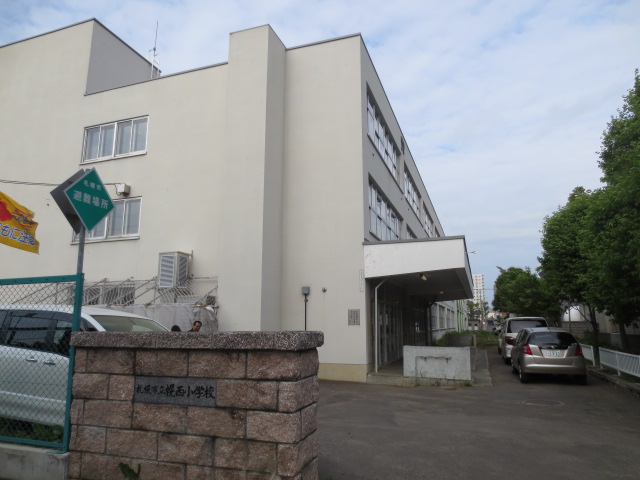 Primary school. 337m to Sapporo Tatsuhoro Nishi Elementary School (elementary school)