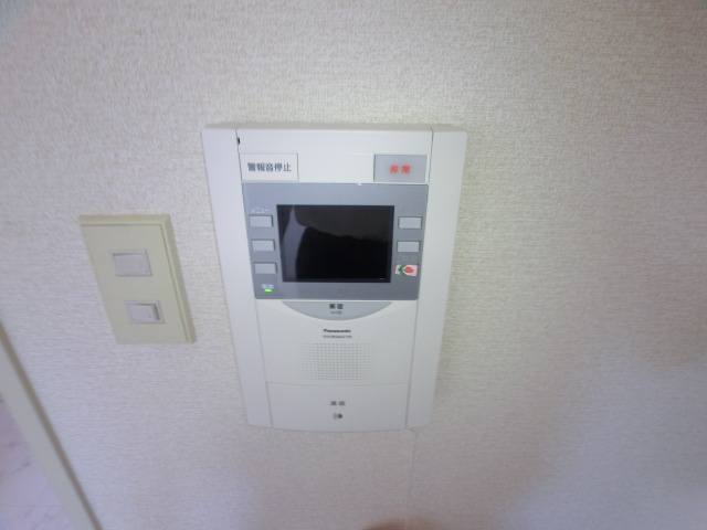 Other Equipment.  ☆ It is a TV with intercom ☆ 