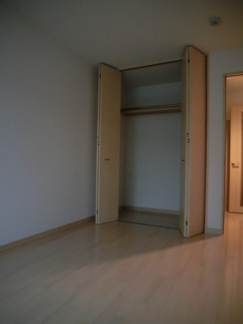 Living and room. Each Western-style room is convenient there is a closet ☆ 