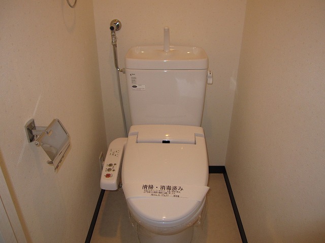 Other room space. Washlet equipped! 