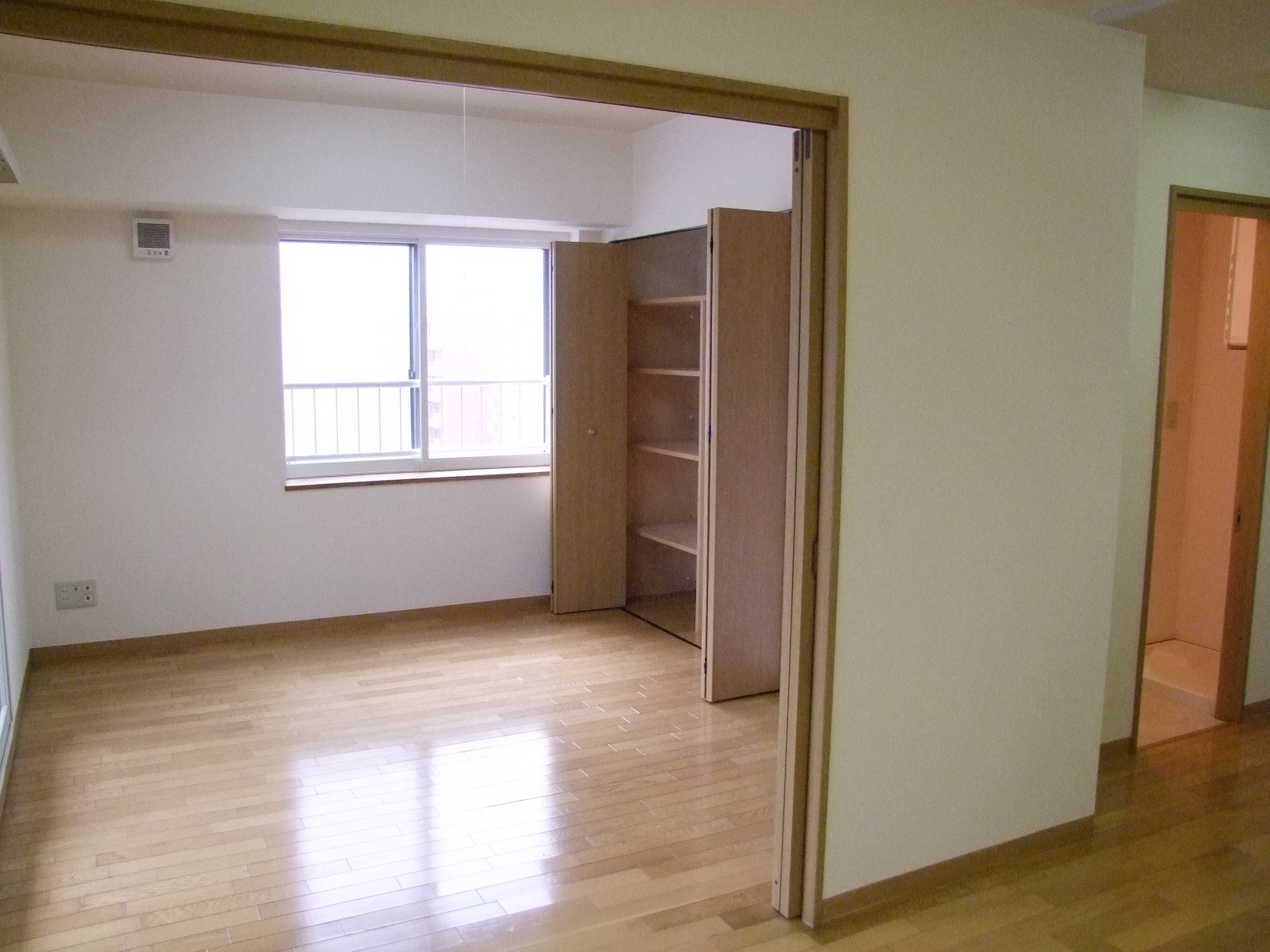 Other room space. Western-style as seen from the living room. 