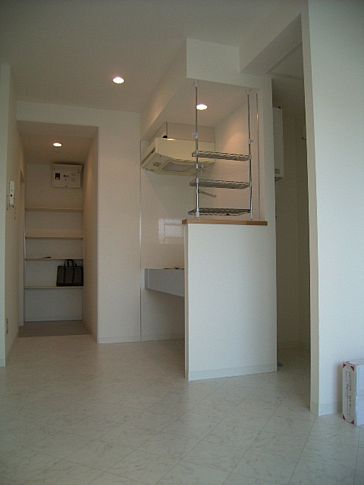 Other room space. Open-minded entrance & kitchen