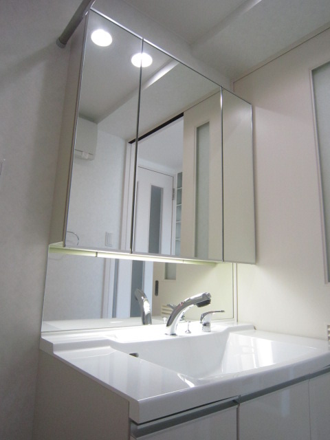 Washroom. You can get dressed in the large shower dresser mirror! 