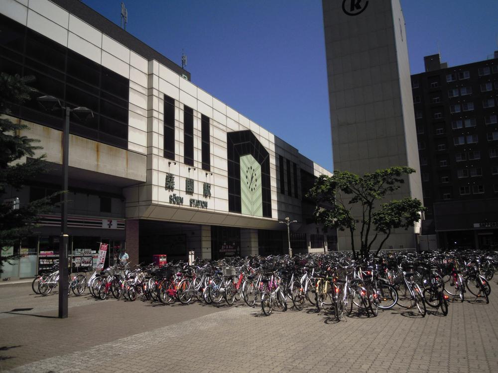 station. Mulberry Station a 10-minute walk