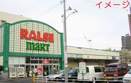 Supermarket. Raruzumato Sapporo until the (super) 616m