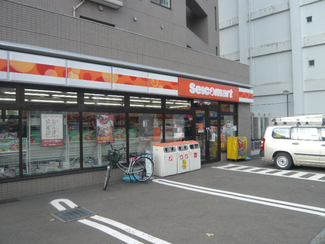 Convenience store. Seicomart Thelwell store up (convenience store) 109m