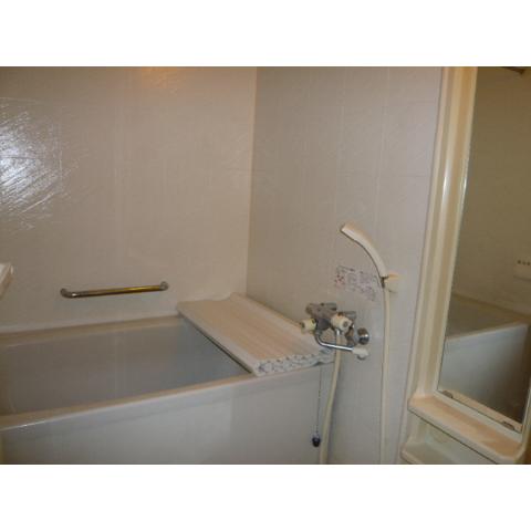 Bath. Spacious bathroom! Bathing also safe for families with reheating! 