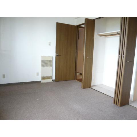 Other room space. It is also spacious bedroom! With a large-capacity storage! 