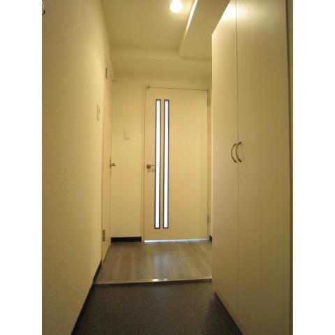 Entrance. Less safe entrance of step! Storage also large capacity! 