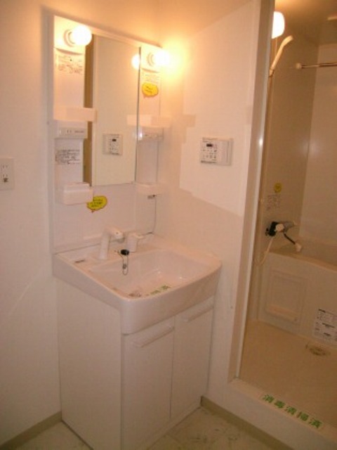 Washroom. With shampoo dresser ☆ 