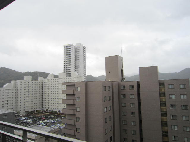 View. 10th floor! Mountains overlooking view!