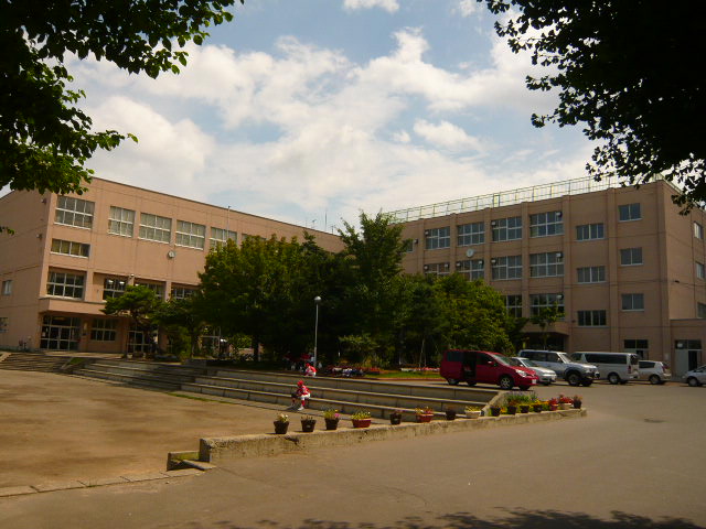Primary school. 443m to Sapporo Tatsuhoro Minami Elementary School (Elementary School)