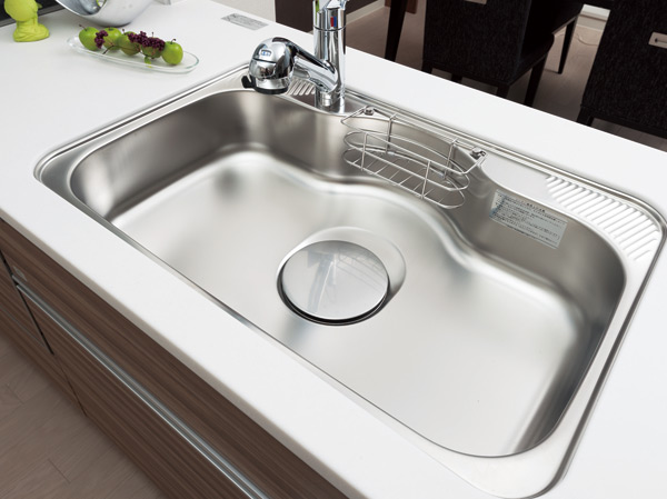 Kitchen.  [Adopt a sink of noise design] Significantly reduce the sound of water coming out of the shower faucet falls on sink surface. Also, Warping sound of stainless emitted when the flow of hot water to the sink does not almost occur