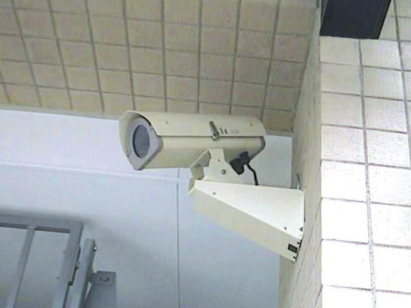 Security.  [Security cameras to guard a suspicious person of intrusion] Installing a security camera on site. A suspicious person in the invasion have been guard 24 hours (same specifications)