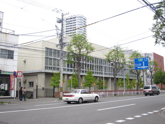 Primary school. 348m to Sapporo Municipal Maruyama Elementary School (elementary school)