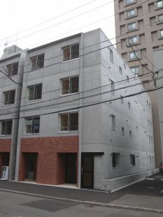 Building appearance. Popular subway Tozai Line [Maruyama Park Station] Right in front of! 