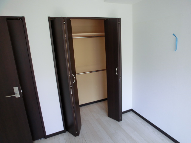 Other room space. It is fully equipped each room storage