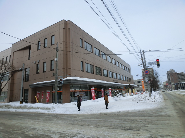 post office. Yamahana 200m to the post office (post office)