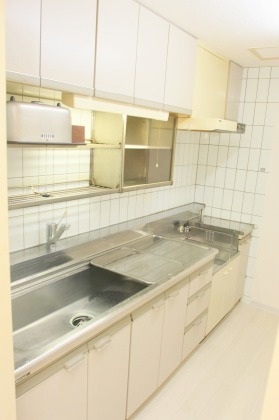 Kitchen. It is a popular 3LDK in the city center ☆ This location condition is rare