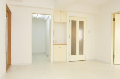 Living and room. It is a popular 3LDK in the city center ☆ This location condition is rare