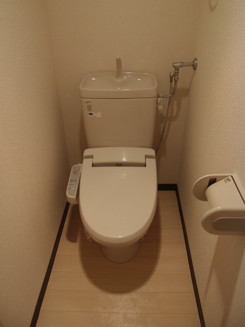 Toilet. Since the Washlet is complete you can comfortably use throughout the year! 