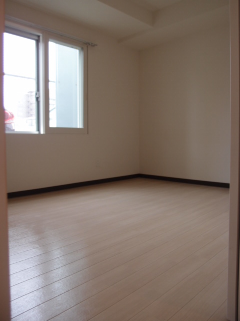 Other room space. Western-style is also widely bright space! Decorated in calm woodgrain! 