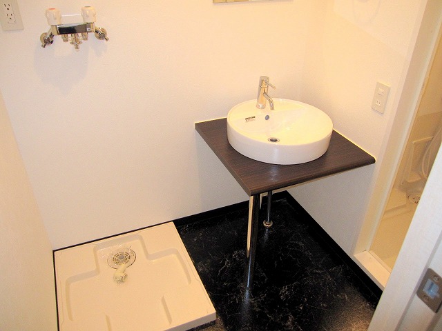 Washroom. Clean and simple vanity was