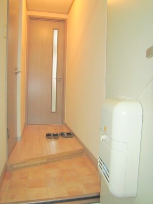 Entrance. System is 1LDK of the kitchen with a charming rent