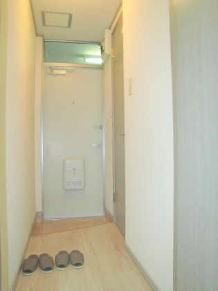 Entrance. System is 1LDK of the kitchen with a charming rent