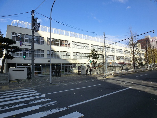 Primary school. 133m until the Sapporo City Central Elementary School (elementary school)