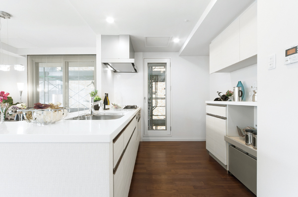 Face-to-face in the kitchen that can family conversation you are in the living room and dining. Wide between the counter until the cupboard, Guests can enjoy a leisurely housework and cooking