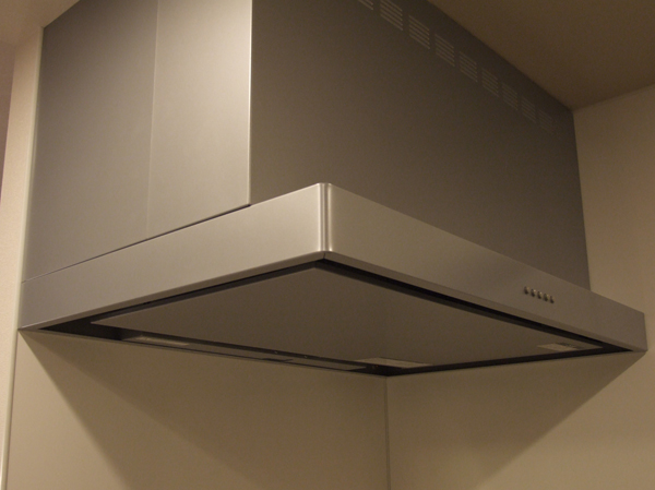 Kitchen.  [Wide Slim type range hood] Usually care, Care is easy of range hood just wipe quickly