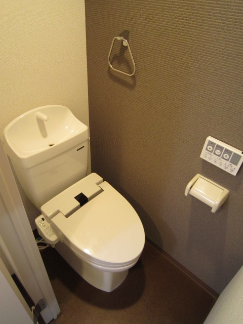 Toilet. It can washlet equipped to and comfortable use! 