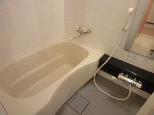 Bath. Wide bath in spite of 1LDK is attractive ☆ 