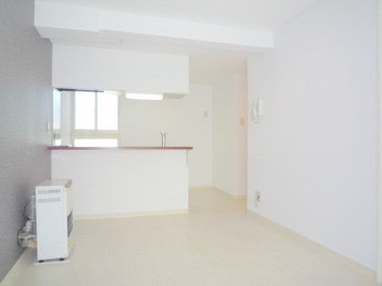 Living and room. Deposit ・ key money ・ Brokerage fee is all free of triple 0 yen Property