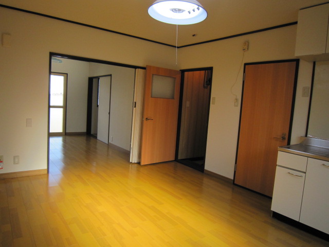 Living and room.  ☆ living ・ Western-style cross ・ Flooring Zhang Kawasumi ☆ 