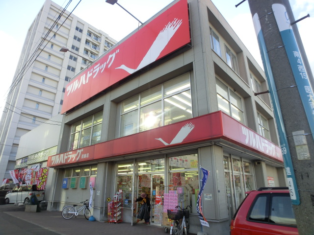 Dorakkusutoa. Tsuruha drag Nishisen store up to (drugstore) 500m