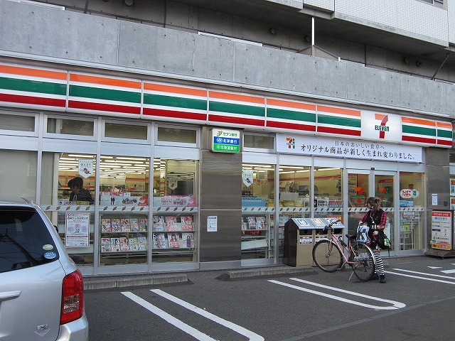 Convenience store. Seven-Eleven Sapporo Central South Article 11 store up to (convenience store) 320m