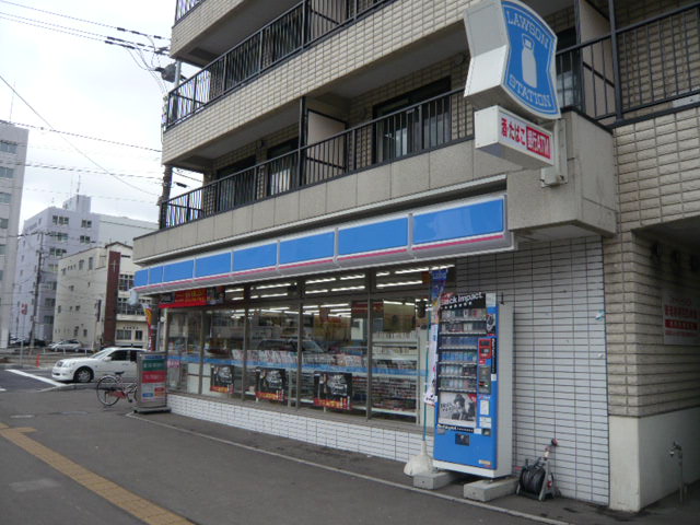 Convenience store. Lawson Sapporominami Article 4 east-chome store up (convenience store) 170m