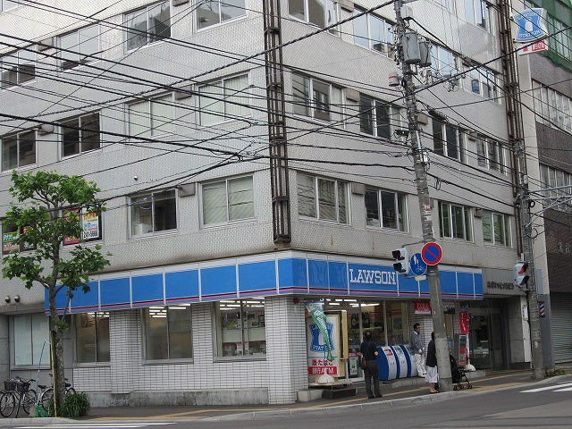 Convenience store. Lawson Sapporominami 3 Nishi store up (convenience store) 73m