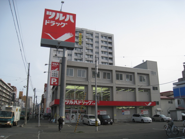 Dorakkusutoa. Tsuruha drag Nishisen shop 415m until (drugstore)