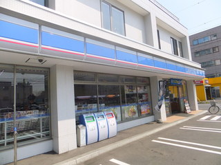 Convenience store. Lawson Sapporo Maruyama Minami Article 1 store (convenience store) up to 100m