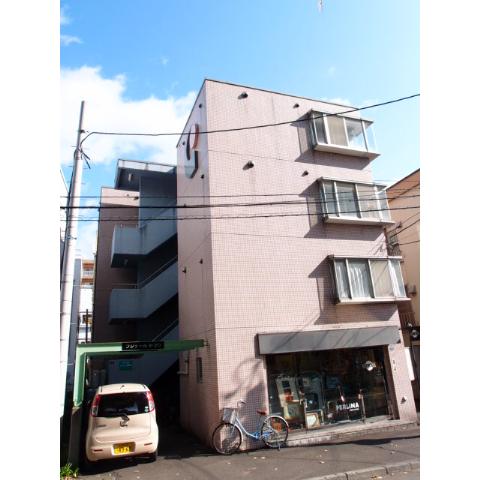 Building appearance. Tozai Line, It is also close from Maruyama Park Station. 