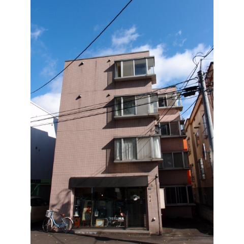 Building appearance. Tozai Line, It is near the very convenient West 18 Street Station. 