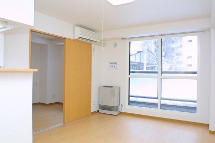 Living and room. Deposit ・ key money ・ Brokerage commission is all free of triple 0 yen Property