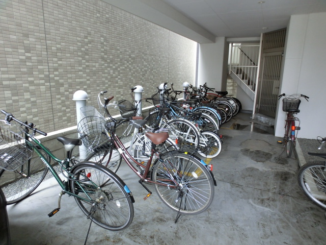 Kitchen. Bicycle parking lot with a roof ☆ 