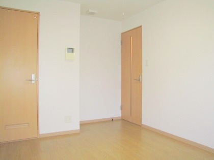 Living and room. Deposit ・ key money ・ Free double 0 yen listing in 2003 Built in beauty room